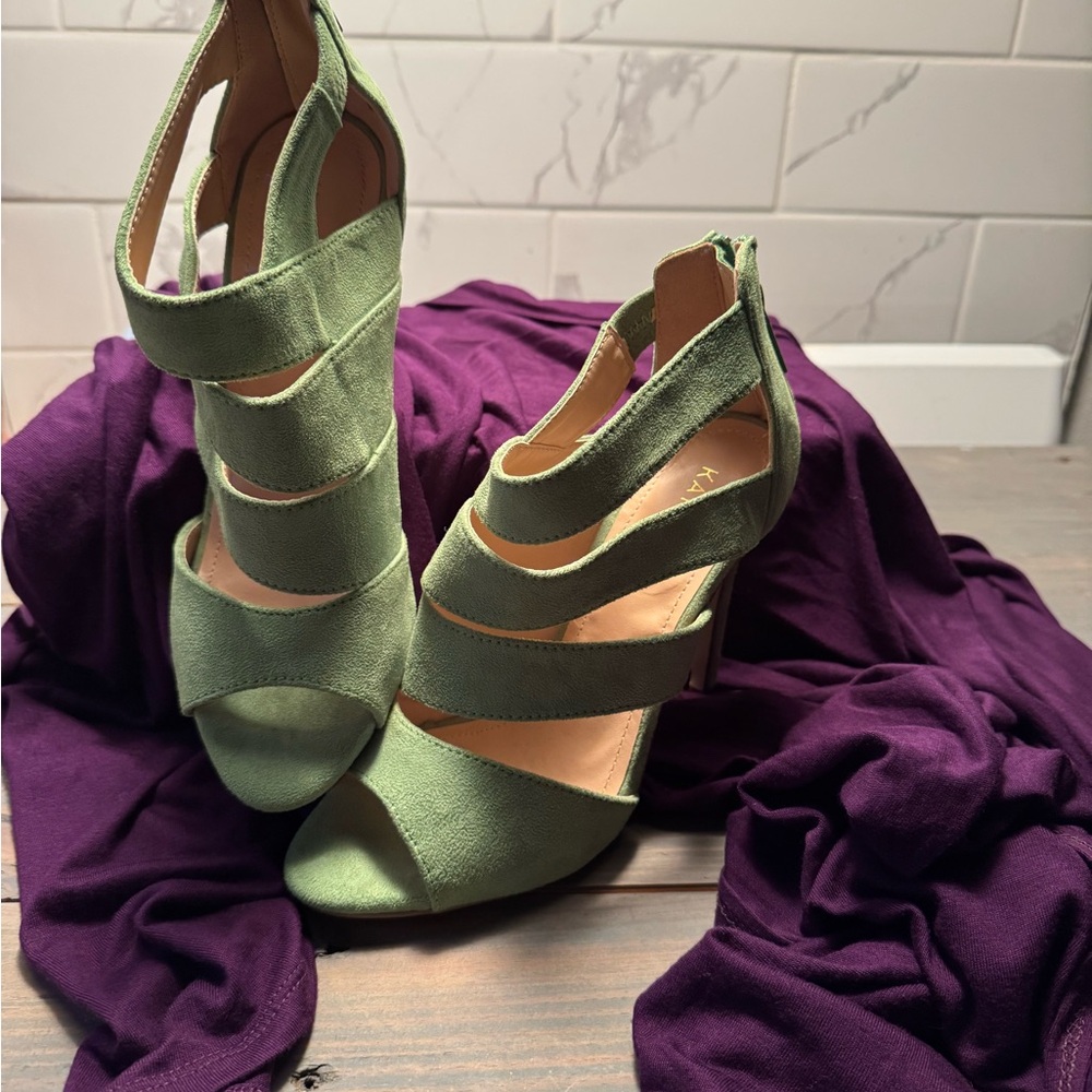 Elegant Green Suede Women's strappy Heels